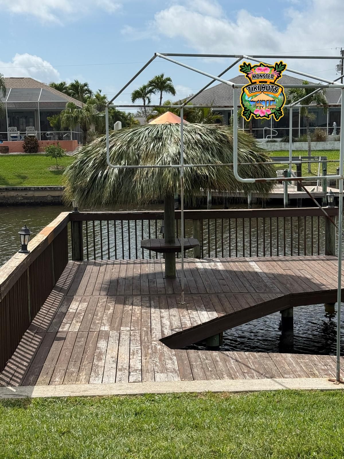 Single post tiki hut umbrella — Florida installation 10
